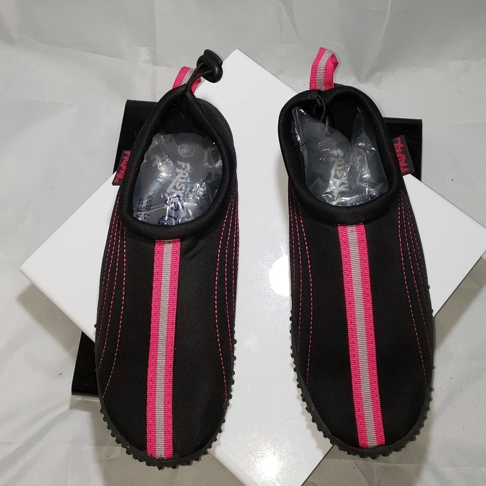 Frisky sz 5/6 womans boat/water shoe